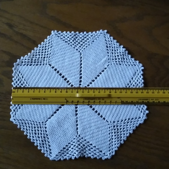 Vintage hand crocheted doily.  Approx 10 inches. - Picture 4 of 8
